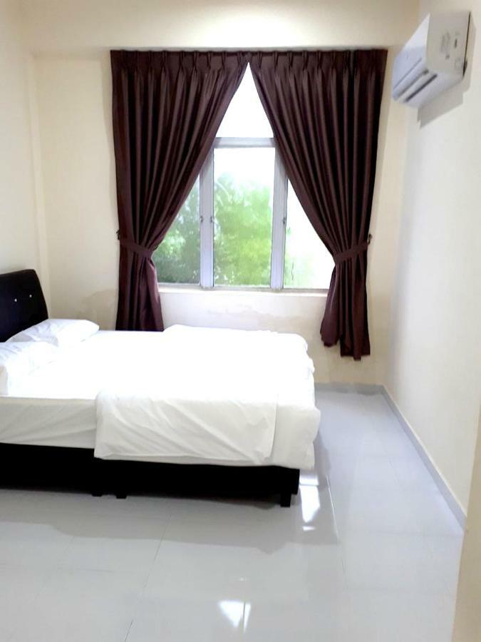 Red Motel Nibung Tebal Esterno foto